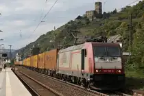 Crossrail 185 599 zieht am 17.8.11 einen P&O Zug durch Kaub.