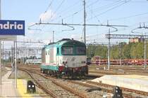 Eine italienische Diesellok D 445 1135 rangiert in Alessandria(I) bei Sommerwetter.
5.9.2011
 