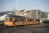 Wuppertal Tw 3817 biegt am Robert Daum Platz vom Gabelpunkt kommend in Richtung Innenstadt ein, 12.04.1986.