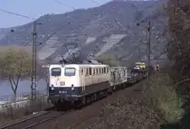 150 130 auf der rechten Rheinstrecke zwischen Kaub und Lorchhausen, 16.04.1988.