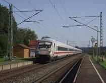 ICE 914 nach Berlin-Gesundbrunnen durchf�hrt am 22. August 2011 den Haltepunkt Gundelsdorf Richtung Ludwigsstadt.