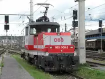 Eine der meiner Meinung nach sch�nsten Triebfahrzeuge der �BB traf ich bei einem kurzen Besuch am Hauptbahnhof Salzburg am 9,09,2011. 1163.09 wartet hier auf Ihre n�chsten Aufgaben.
