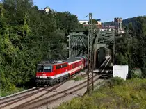 Die 1142 638 mit einem R nach Linz am 10.09.2011 unterwegs bei Passau. 