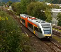 Ein Stadler GTW 2/6 der Hellertalbahn f�hrt am 11.09.2011 vom Bahnhof Herdorf weiter in Richtung Dillenburg. Aufnahme von der Br�cke Wolfsweg (Achenbachs Br�cke). Gru� an den TF zur�ck.