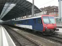 Ersatz IR 3217 beim Wenden in Olten. Von diesem Steuerwagen, dem h�sslichen Entelein, gibt es nur noch 2, 50 85 82-33 951 (im Bild) und 953.