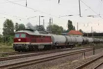 Mit diesem Bild geht ein Gru� an Rolf und Frank, die an diesem Tag in Magdeburg unterwegs waren. Das Warten hat sich noch gelohnt, die 232 004-2 kam noch mit ihrem Kesselwagenzug durch Magdeburg-Rothensee gefahren. Fotografiert am 09.09.2011 am Haltepunkt Magdeburg-Eichenweiler. 