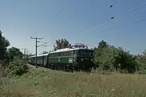 Am 10.9.2011 fand eine Sonderfahrt von Wien Wien FJB nach Petronell-Carnuntum statt, anl�sslich der N�-Landesausstellung in Carnuntum. Zum Einsatz kam die 1041.15 von der  ARGE 1041.15 .
Hier bei der Einfahrt des R 14817 in Bad Deutsch Altenburg.