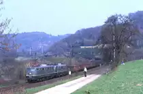 150 140 rollt mit einer unbekannten 140 im Schlepp die Spessartrampe hinunter, 17.04.1987.