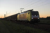 ES 64 F4 - 206 im Dienste von Locon am sp�ten 12.09.2011 beim Einfahrsignal von Mangolding.