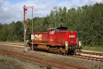 OHE 160074 hat einen Wagen in die Kaserne gebracht und kommt ohne Wagen wieder raus. (13.09.11)