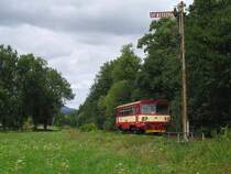 810 312-9 mit Os 5743 Vrchlabi-Trutnov Hlavn� N�dra�� bei Pilnikov am 10-8-2011.