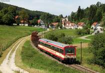 VT 43 der HzL mit einem Fotozug in Offenhausen 18.8.11