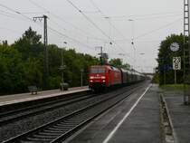 152 053 aus Richtung N�rnberg bei der Durchfahrt von Emskirchen. 27.8.11