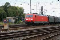 Die 185 343-1 f�hrt mit einem gemischten G�terzug von Aachen-West nach K�ln-Gremberg bei Sonne und Wolken.
11.9.2011