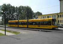 Dresden Messe - Endstation der Linie 10.
TW 2635 wartet auf die Abfahrt.
Hier die t�rlose Seitenansicht des NGT D 8 DD.
Die erweiterte Strecke bis 
zur Messe Dresden erkundete ich 
am 22.08.2011.