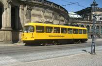 Dresden am Zwinger.
Gut gepflegter Tatra im Einsatz
als Schienenschleifwagen.
Gesehen am 26.08.2011