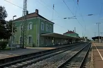 M�llheim im Markgr�flerland, der Bahnhof, an der vielbefahrenen Rheintalstrecke, die demn�chst vierspurig ausgebaut werden soll, Aug.2011