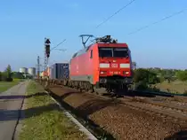 152 166-5 zieht am 21.09.2011 einen Containerzug  durch Wiesental

