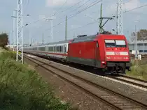 Sandwich-Alarm:101 093-3+120 112-8(hinten)mit IC2209 von Warnem�nde nach M�nchen Hbf kurz nach der Ausfahrt im Rostocker Hbf.24.09.2011