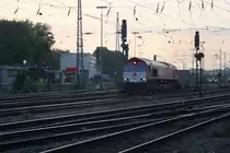 Die Class 66 PB12  Marleen  von Crossrail f�hrt mit einem Containerzug von Aachen-West nach Belgien bei Abendrot.
23.9.2011