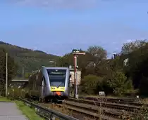 Stadler GTW 2/6 der Hellertalbahn hat am 23.09.2011 das Stellwerk Herdorf Ost (Ho) passiert, er f�hrt Richtung Betzdorf.