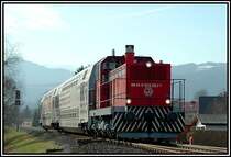 R 8566 gezogen von 1500.1 am 27.3.2006 bei der Einfahrt in den Bahnhof Frauental-Bad Gams.