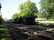 50 2740 der Ulmer Eisenbahnfreunde (UEF) bei der Einfahrt in den Bahnhof Ettlingen Stadt. Sp�ter wird sie den Zug weiter nach Reichenbach ziehen.