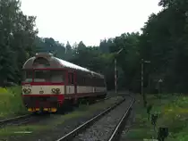 80-29 208-3/854 210-2 mit Sp 1863 Kolin-Trutnov Hlavn� N�dra�� auf Bahnhof Pilnikov am 8-8-2011.
