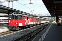 Golden Pass Panoramic mit Lok De 110 022-1 am 23.09.11 in Interlaken Ost.