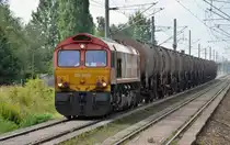 DE 669 der HGK zog am 28.08.11 einen Kesselwagenzug durch Brehna Richtung Bitterfeld. Vom Bahnsteigende fotografiert.