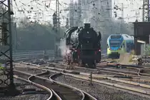 Hier rangiert 41 360 am 24.9. zu beginn des Plandampfes im M�nsterland in M�nster. Im Hintergrund ist noch ein dreiteiliger FLIRT der Westfalenbahn zu erkennen