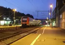 612 157  Landkreis Hof  steht am 26. September 2011 fahrunf�hig mit Motorschaden auf Gleis 2 in Kronach abgestellt. Der Triebzug wurde einige Stunden zuvor als zweiter Zugteil eines REs nach Saalfeld in Kronach stehen gelassen. �ber Nacht wurde der 612er dann nach Hof geschleppt.