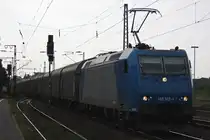 Die 185 512 am 26.8.11 bei der Durchfahrt durch Duisburg-Bissingheim.