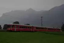 Eine S 1 mit f�hrendem ABDt 1716 verl�sst am 2.9.11 Igis in Richtung Chur.