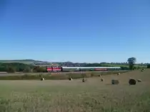 112 565-7 fur am 01.10.11 mit einem Chaterzug von Schwarzenberg nach Plauen, hier in Ruppertsgr�n.