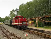 D�llnitzbahn 199 030-8 mit der DBG 107 nach Oschatz Hbf, am 09.06.2011 in Glossen.