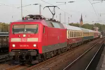 Die Aachener 120 206-8 zieht den IC 2417 von Flensburg nach K�ln durch M�lheim Styrum am 25.09.2011