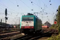 Die Cobra 2812 kommt als Lokzug aus Belgien und f�hrt in Aachen-West ein bei Sommerwetter.
1.10.2011