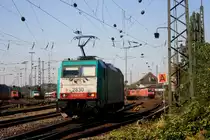 Die Cobra 2830 rangiert in Aachen-West bei Sommerwetter.
1.10.2011