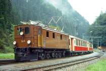 RhB Salonzug f�r RH�TIA TOURS 3032 von Davos Platz nach Landquart am 01.09.1996 in Fideris Dorf mit E-Lok Ge 4/6 353 - AS 1144 - AS 1141 - AS 1143 - D� 4052I. Hinweis: sehr tr�bes Regenwetter, Salonwagen inzwischen alle umgebaut.
