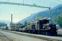 RhB G�terzug 4532 von Samedan nach Landquart am 06.09.1994 Einfahrt Untervaz mit E-Lok Ge 6/6 I 411 - Kkw 7344 - Rp 8222 - Xm 2/2 9917 - Xk 9008 Kk 7088 - Uce 8010 - Uce 8032 - Uce 8095 - Uce 8071 - Uce 8025. Hinweis: Lok nach Unfall 09.02.2000a, zur Zeit als Leihgabe in M�nchen im Deutschen Museum.
