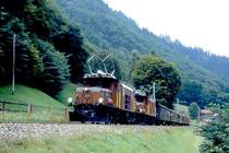RhB Extra-GmP 3033 f�r GRAUB�NDEN TOURS von Landquart nach Davos Platz am 28.08.1997 kurz vor Furna mit E-Lok Ge 6/6 I 411 - Ge 6/6 I 414 - B 2246 - B 2247 - D� 4052I - Gb 5032 - E 6623 - Kk 7052. Hinweis: Lok Ge 6/6 I 411 nach Unfall am 09.02.2000a, zur Zeit als Leihgabe in M�nchen im Deutschen Museum.
