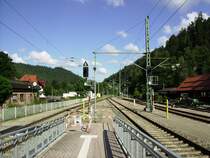 Die Ausfahrt des Bahnhofs Sch�nm�nzach in Richtung Rastatt, aufgenommen am 01.09.2010.