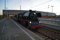 23 1097 mit ihrem Leerzug aus Gera nach Niederwiesa hier im Chemnitzer Hbf. 02.10.2011