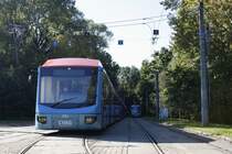 Nochmals der Triebwagen 905 mit drei weiteren Z�gen in der Abstellanlage Chemnitz-Sch�nau, geschultet durch Bauarbeiten auf der Strecke nach Gablenz zum Depo. 02.10.2011