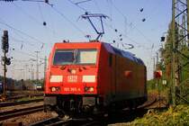 Die 185 365-4 DB rangiert in Aachen-West bei Sommerwetter.
1.10.2011