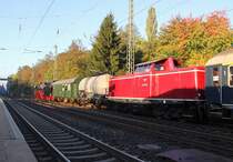 Gestern war es endlich soweit! Die grosse Th�ringenrundfahrt stand auf dem Programm!
Von G�ttingen aus ging es erst mal nach Eichenberg!
Hier war Wasser fassen angesagt, bevor D5092 die Steigung hinter Eichenberg und Cornberger H�he nach Bebra antreten konnte!
Aufgenommen am 02.10.2011 in Eichenberg im Rahmen der Sonderfahrt der Dampfmacher Bebra!