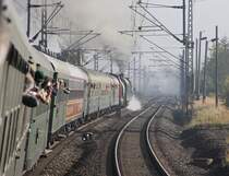 Von Bebra aus ging es dann im Gegengleis die Steigung nach Gerstungen hoch!
Nach einer fliegenden �berholung von einem ICE und einem IC in Gerstungen wurde wieder auf das richtige Gleis gewechselt! Der IC im Hintergrund musste uns aber noch durchlassen!:-)
Aufgenommen am 02.10.2011 im Rahmen der Sonderfahrt der Dampfmacher Bebra.