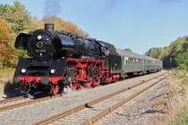 In Eisenach setzte sich dann 03 1010 ans Ende des Sonderzuges! Ab Neudietendorf �bernahm sie dann den Zug, und die Reise ging weiter Richtung Meinigen! 211 019 diente dann weiter als Schublok!
In Plaue wurde dann noch ein Fotohalt eingelegt!
Aufgenommen am 02.10.2011 im Rahmen der Sonderfahrt der Dampfmacher Bebra.