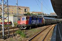 Am Nachmittag des 01.10.2011 verschwindet diese Schweizer 421 mit einem Partyzug in der Abstellgruppe des Bf. Berlin Lichtenberg( Fans zum Eishokey gegen die Berlin Eisb�ren)